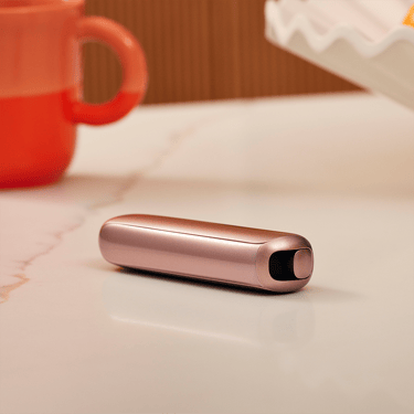 Eleganckie urządzenie Ploom AURA Rose Gold to dyskretny towarzysz