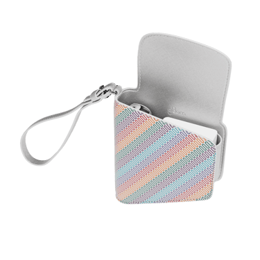 Widok z boku na etui z wielokolorowym