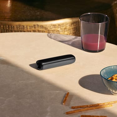 Ploom AURA Jet Black to eleganckie i wygodne urządzenie