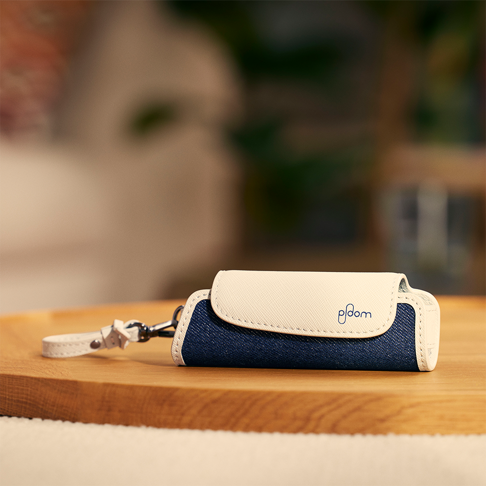 Akcesoria do futerałów Ploom Aura Denim Leather Fusion Solo i Duo Carry Case z urządzeniem Ploom AURA
